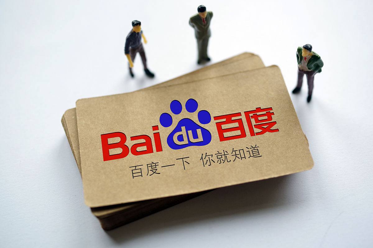 公司给入职满年员工发克金饰